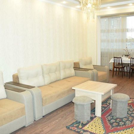 Massiv Apt Erivan Exterior foto