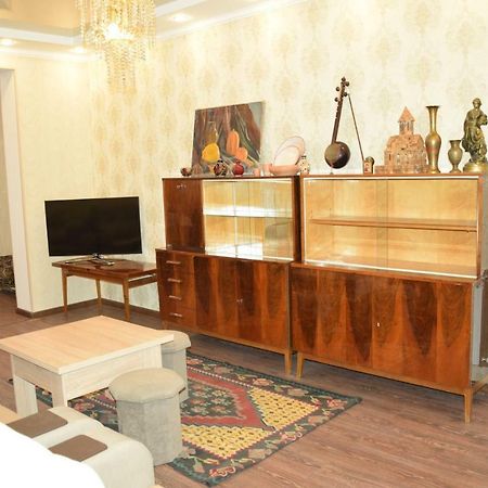 Massiv Apt Erivan Exterior foto