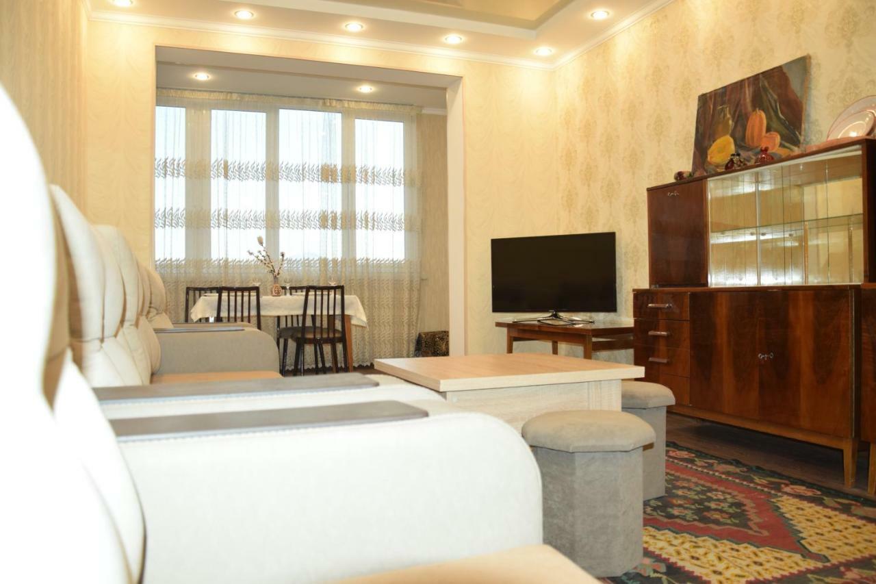 Massiv Apt Erivan Exterior foto