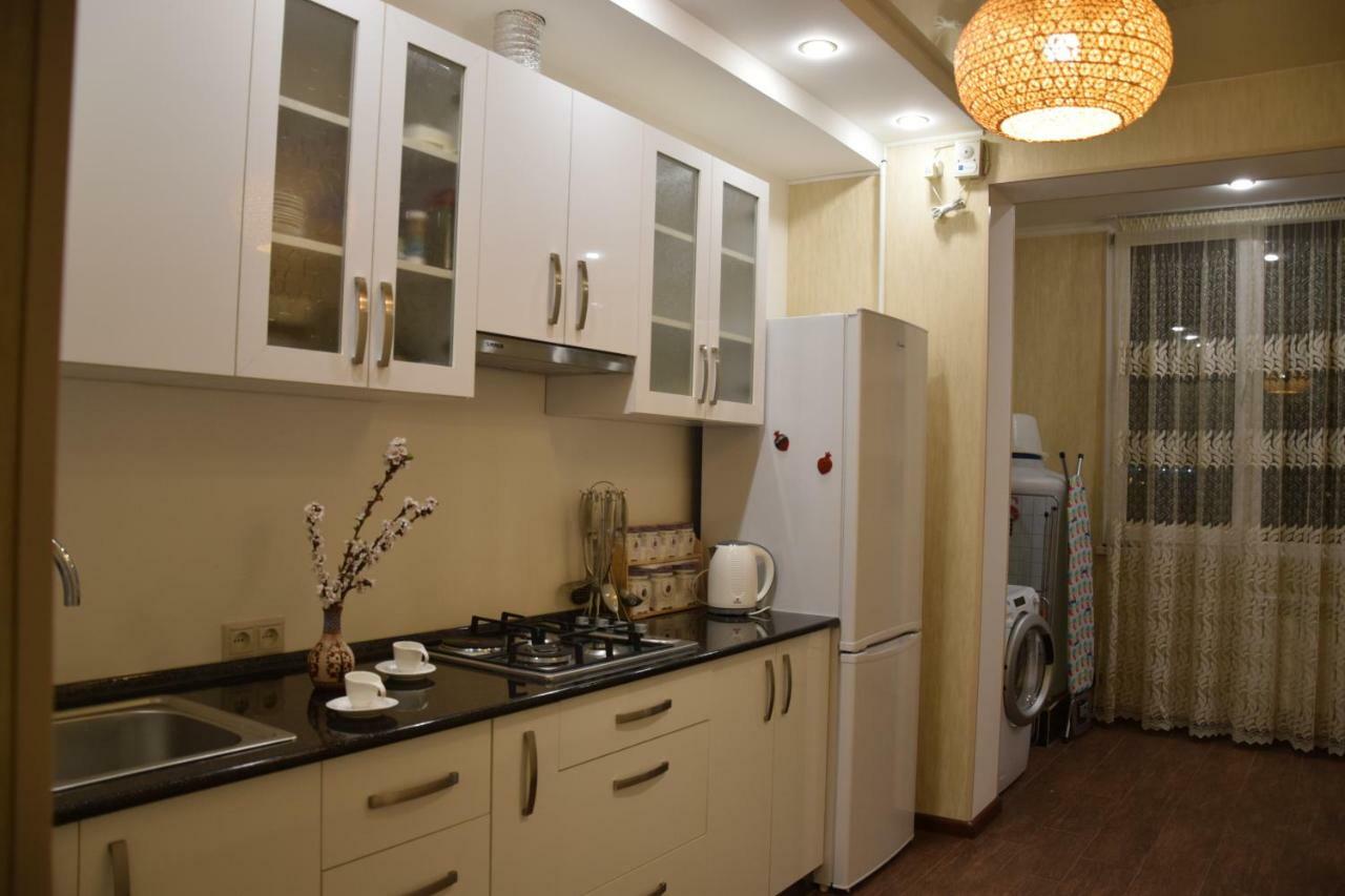 Massiv Apt Erivan Exterior foto