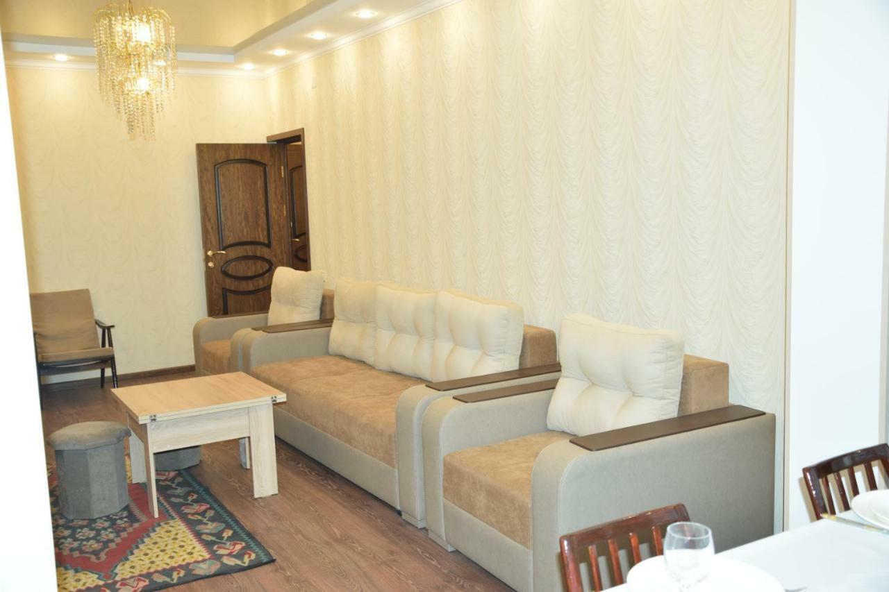 Massiv Apt Erivan Exterior foto