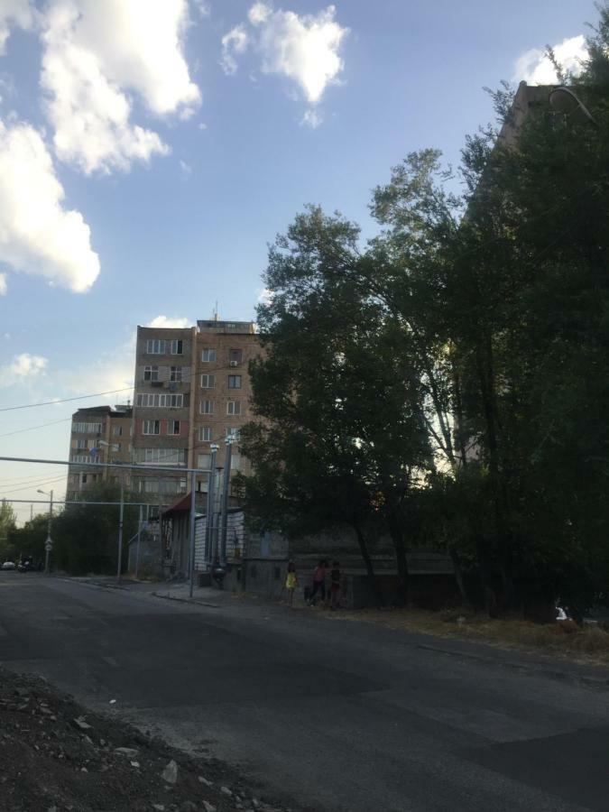 Massiv Apt Erivan Exterior foto