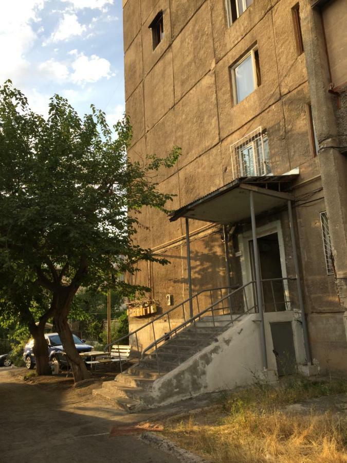 Massiv Apt Erivan Exterior foto